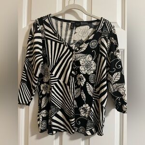 EUC Zashi black and white floral/striped top with bling. Size L